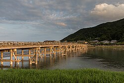 Landschaft in Japan, togetsu ky bridge golden hour kyoto
