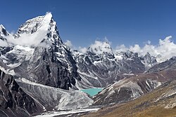 Landschaft in Nepal, mountains with clouds sagarmatha everest zone himalayas