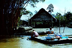 Der Fluss Amazonas, laundry day river loreto region
